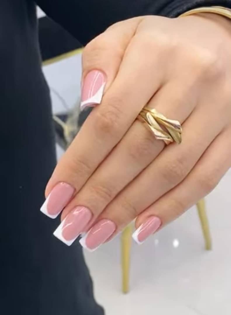 خدمات تخصصی کاشت ناخن نیل بانو در خرم آباد